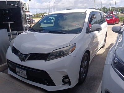 2019 Toyota Sienna SE 8 Passenger