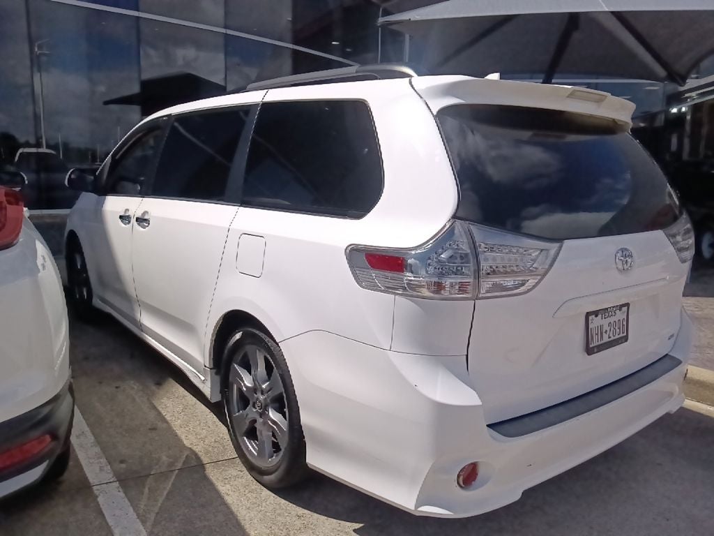 2019 Toyota Sienna SE 8 Passenger