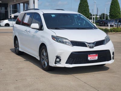 2019 Toyota Sienna SE 8 Passenger