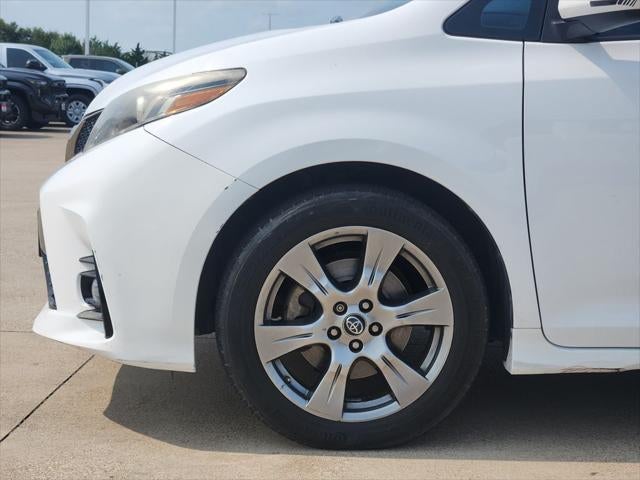 2019 Toyota Sienna SE 8 Passenger