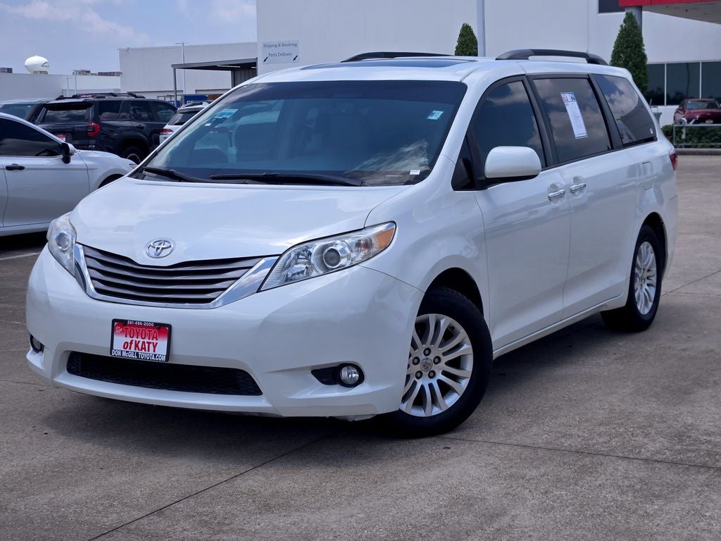 2016 Toyota Sienna XLE 8 Passenger