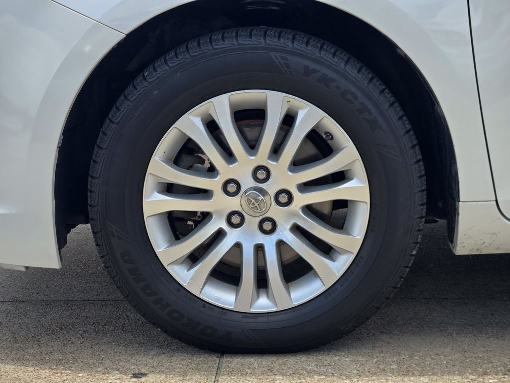 2016 Toyota Sienna XLE 8 Passenger