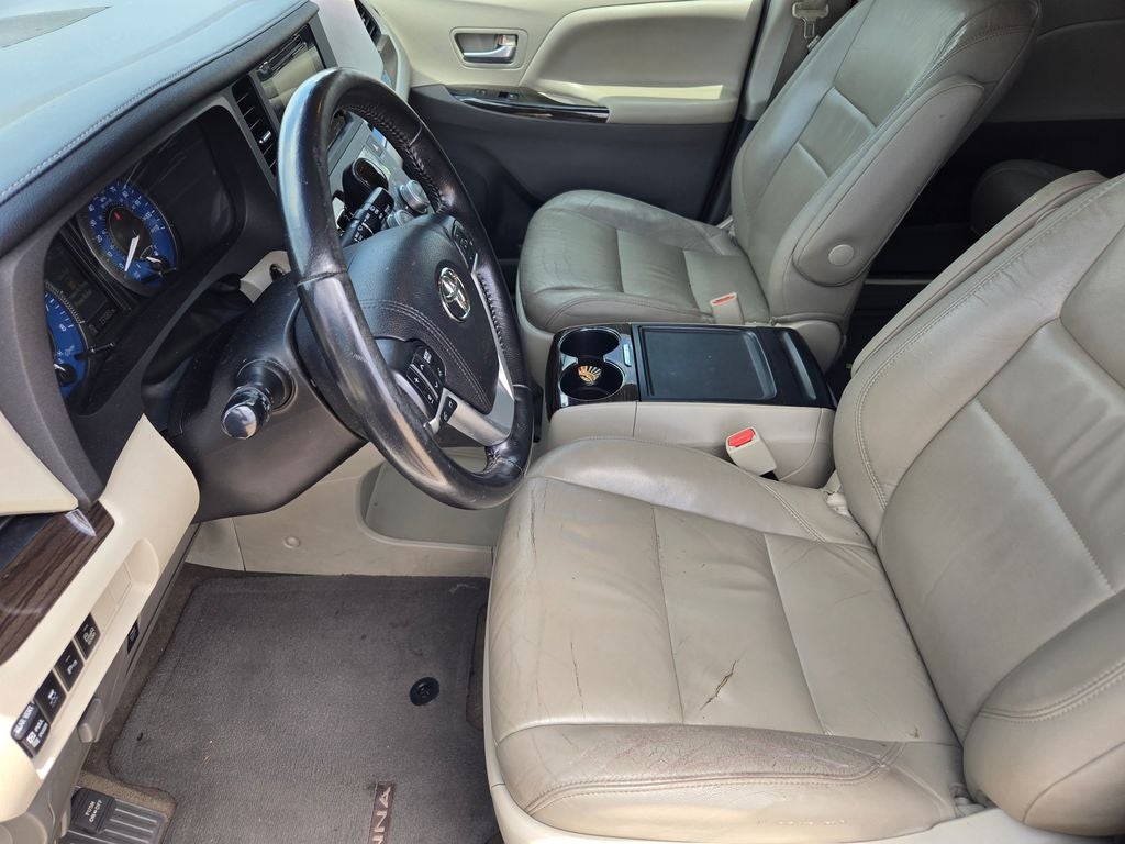 2016 Toyota Sienna XLE 8 Passenger