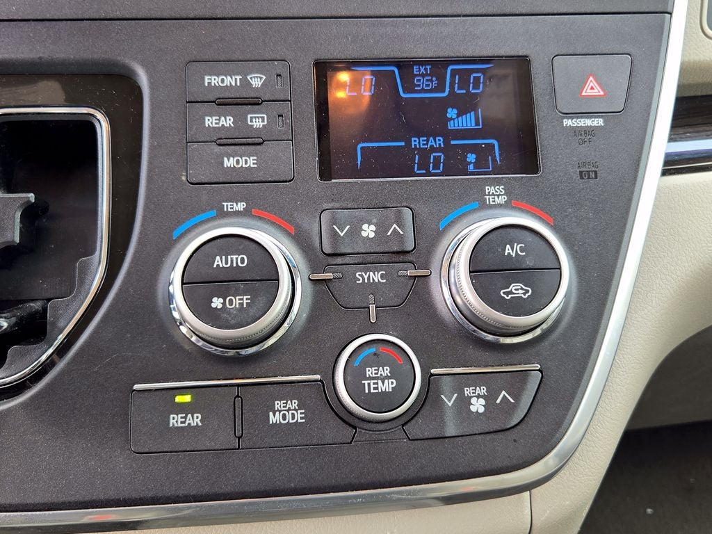 2016 Toyota Sienna XLE 8 Passenger