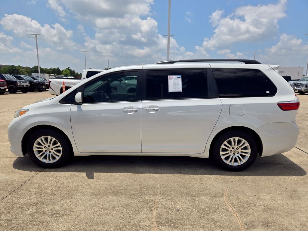 2016 Toyota Sienna XLE 8 Passenger