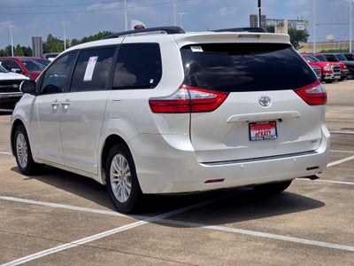 2016 Toyota Sienna XLE 8 Passenger