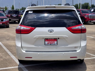 2016 Toyota Sienna XLE 8 Passenger