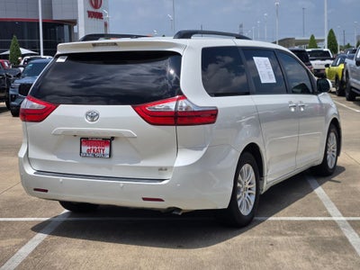 2016 Toyota Sienna XLE 8 Passenger