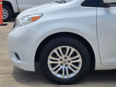 2016 Toyota Sienna XLE 8 Passenger