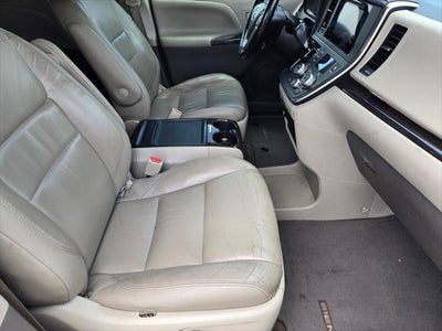 2016 Toyota Sienna XLE 8 Passenger