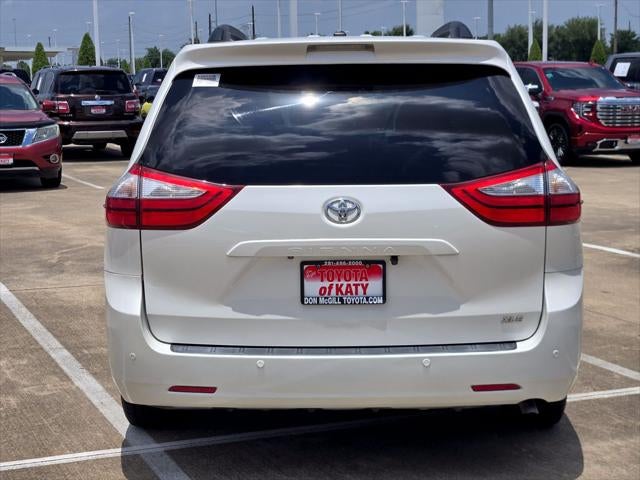 2016 Toyota Sienna XLE 8 Passenger
