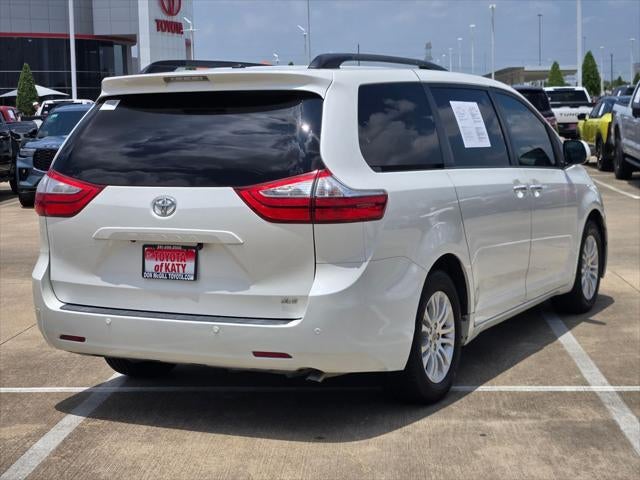 2016 Toyota Sienna XLE 8 Passenger