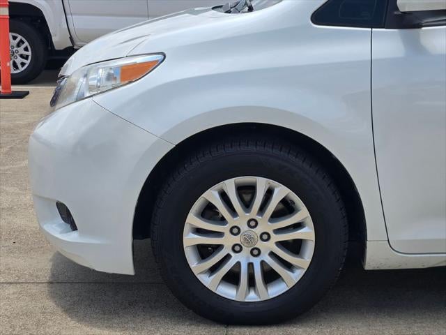 2016 Toyota Sienna XLE 8 Passenger