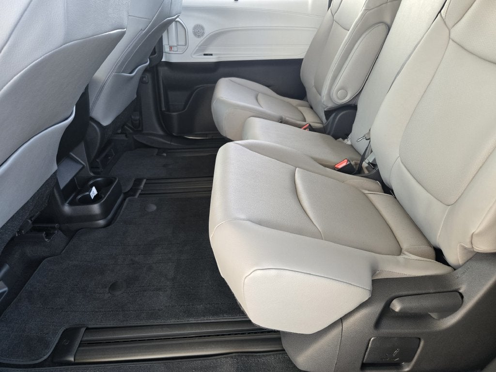 2026 Toyota Sienna XLE 8 Passenger