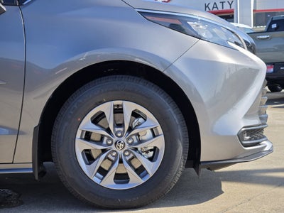 2026 Toyota Sienna XLE 8 Passenger