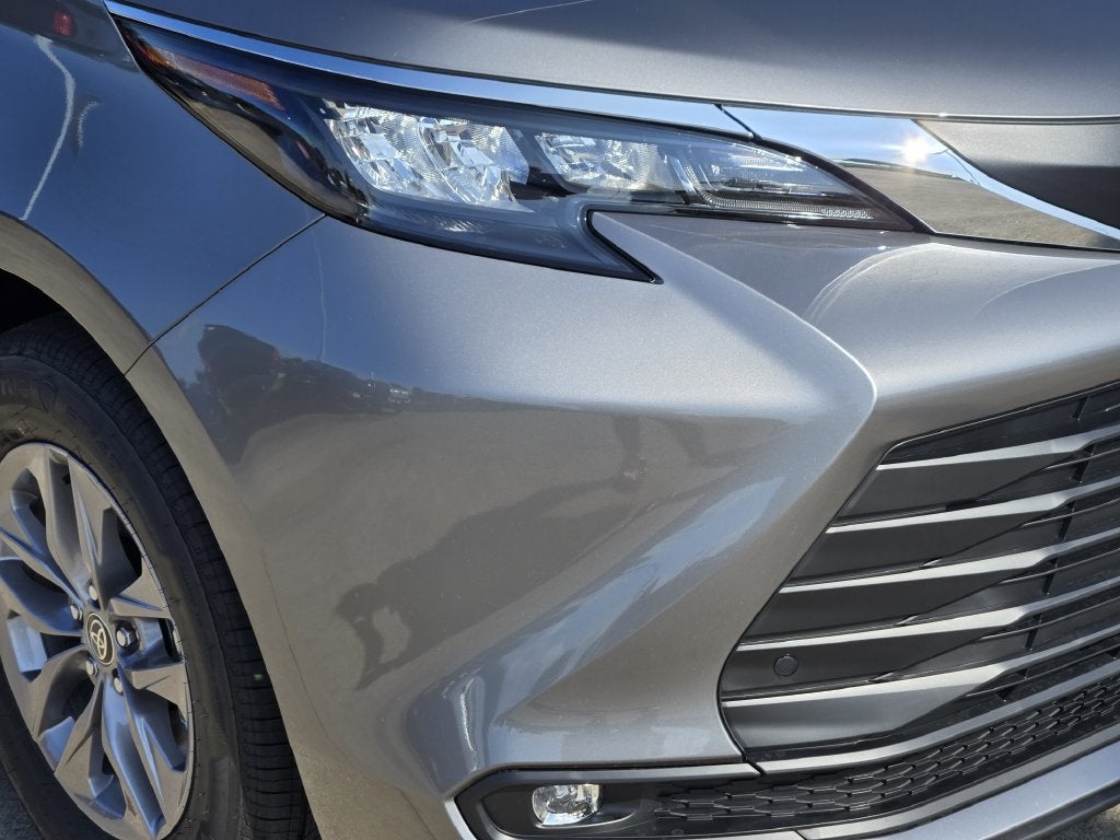 2026 Toyota Sienna XLE 8 Passenger