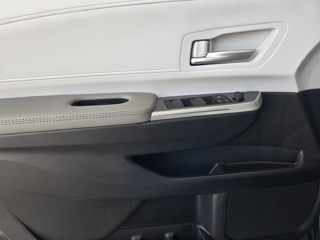 2026 Toyota Sienna XLE 8 Passenger