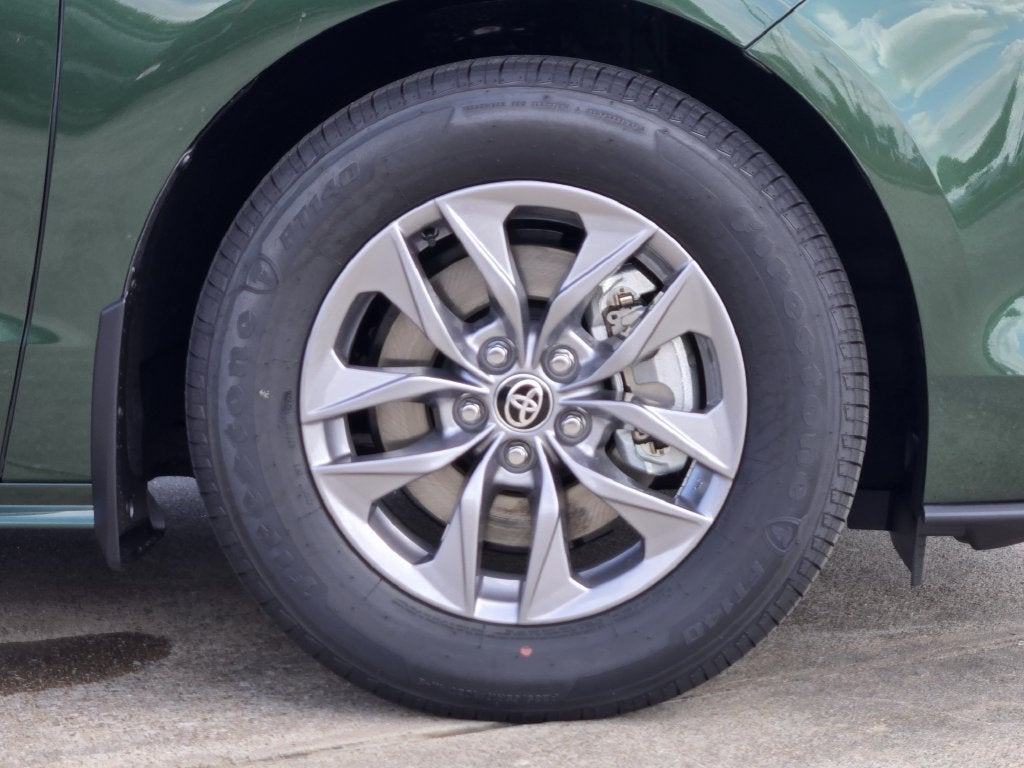 2026 Toyota Sienna XLE 8 Passenger