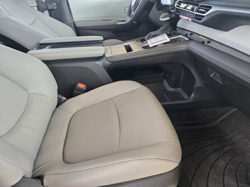2026 Toyota Sienna XLE 8 Passenger