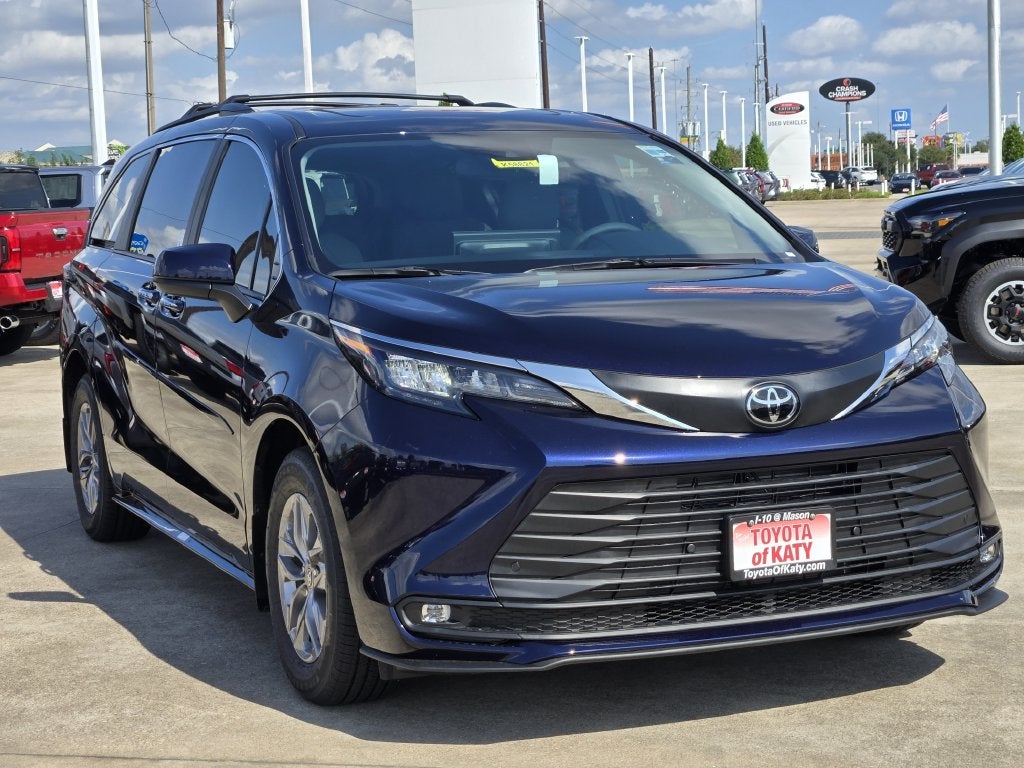 2026 Toyota Sienna XLE 8 Passenger