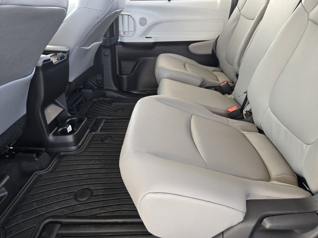2026 Toyota Sienna XLE 8 Passenger