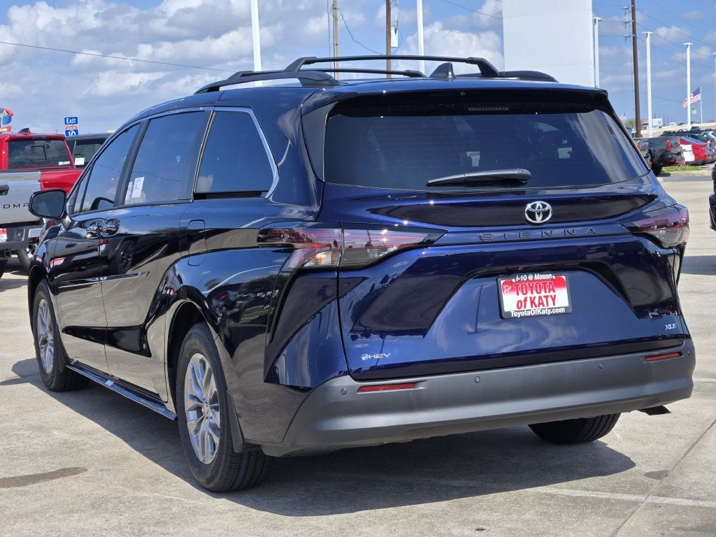 2026 Toyota Sienna XLE 8 Passenger