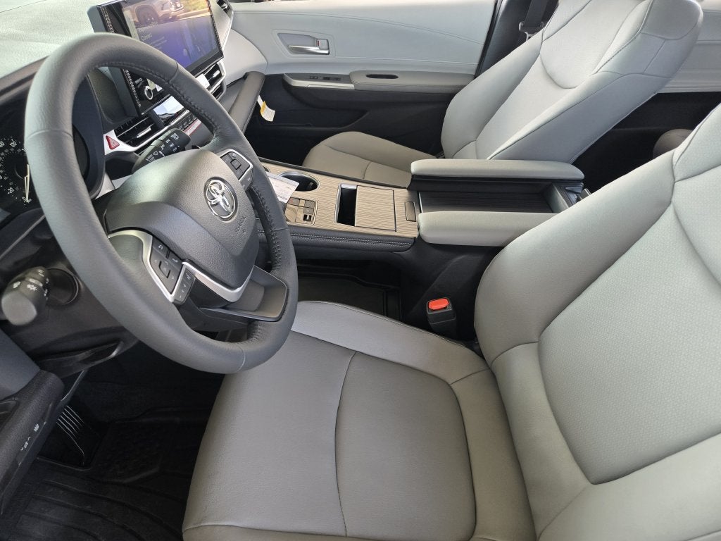 2026 Toyota Sienna XLE 8 Passenger