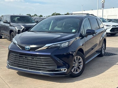 2024 Toyota Sienna XLE 8 Passenger
