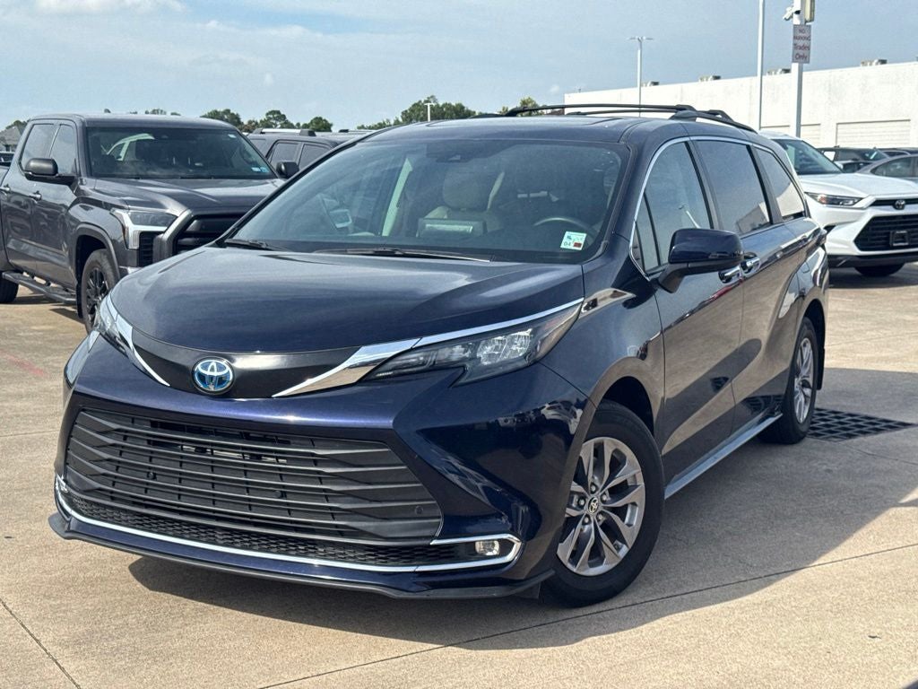 2024 Toyota Sienna XLE 8 Passenger