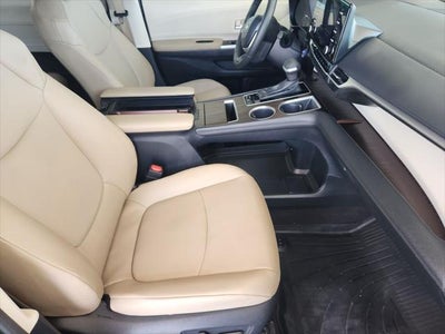 2024 Toyota Sienna XLE 8 Passenger