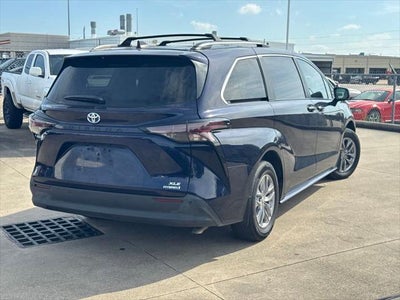 2024 Toyota Sienna XLE 8 Passenger