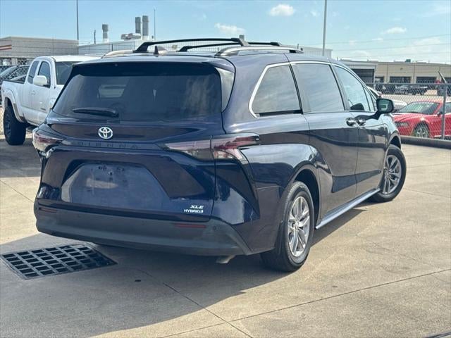 2024 Toyota Sienna XLE 8 Passenger