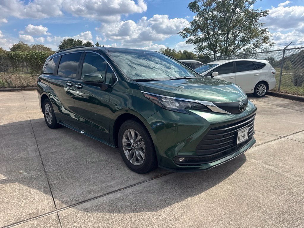 2026 Toyota Sienna XLE 8 Passenger