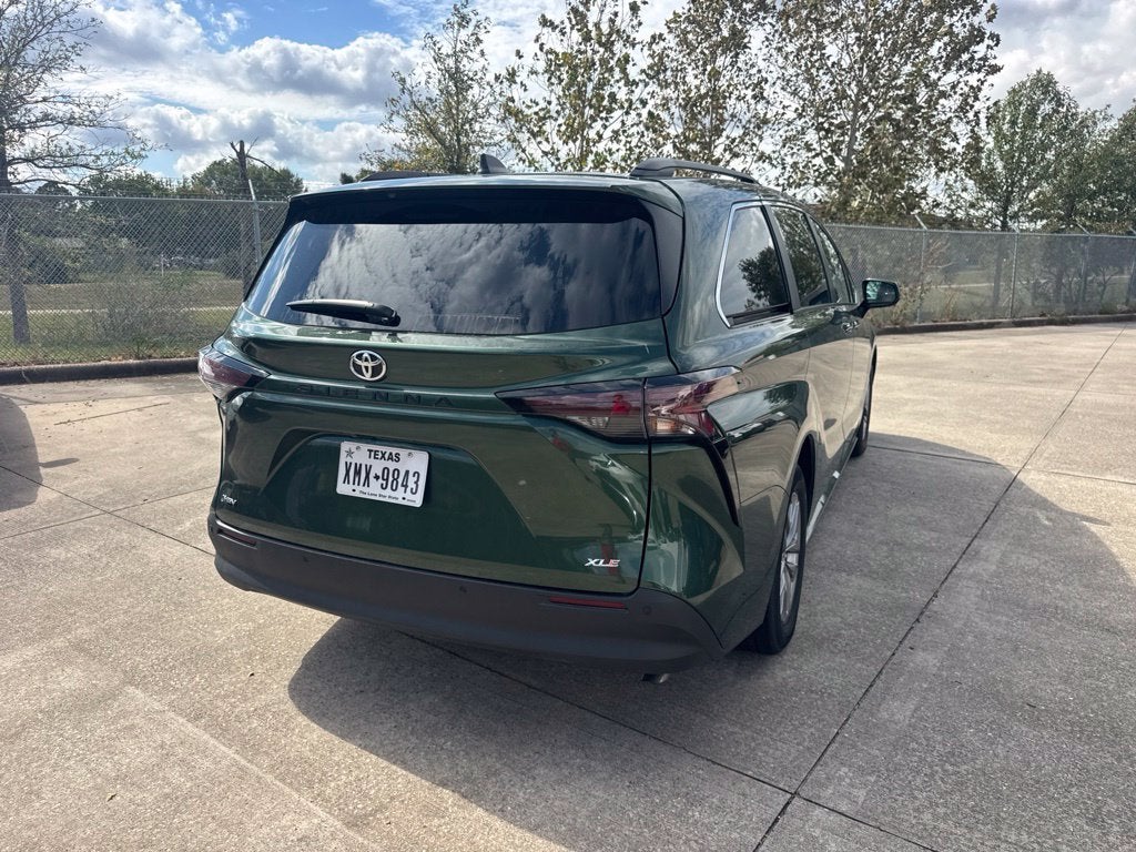 2026 Toyota Sienna XLE 8 Passenger