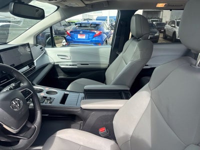 2026 Toyota Sienna XLE 8 Passenger
