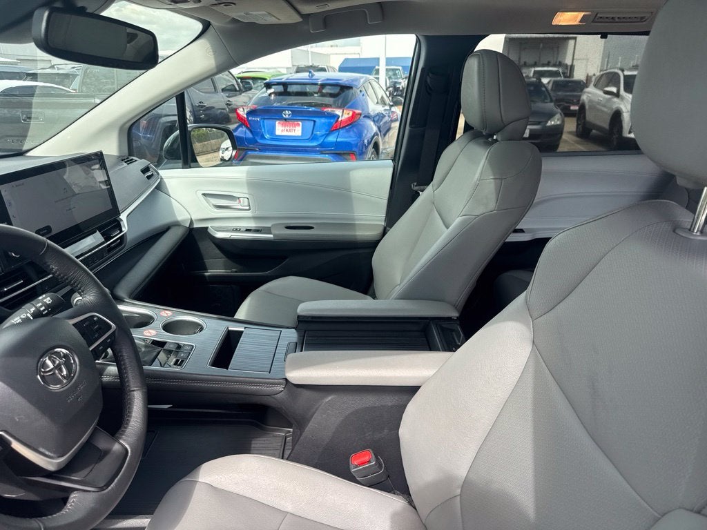 2026 Toyota Sienna XLE 8 Passenger