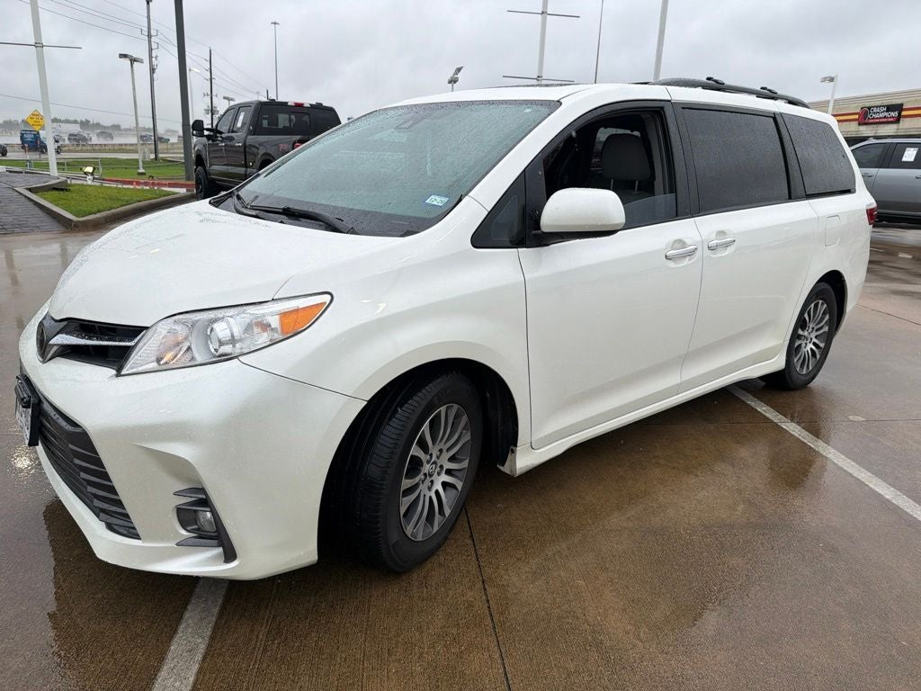 2018 Toyota Sienna XLE Premium 8 Passenger