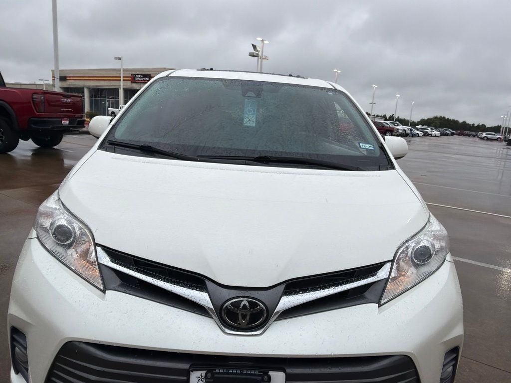 2018 Toyota Sienna XLE Premium 8 Passenger