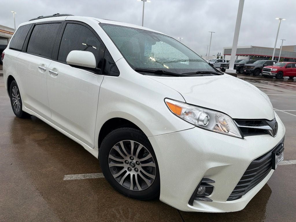 2018 Toyota Sienna XLE Premium 8 Passenger