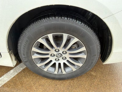 2018 Toyota Sienna XLE Premium 8 Passenger