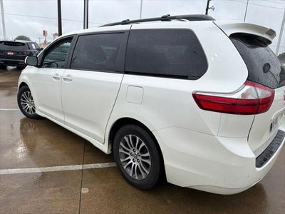 2018 Toyota Sienna XLE Premium 8 Passenger
