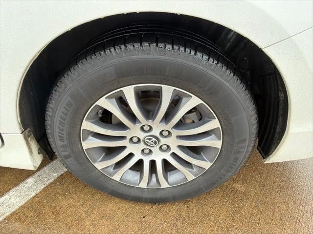 2018 Toyota Sienna XLE Premium 8 Passenger