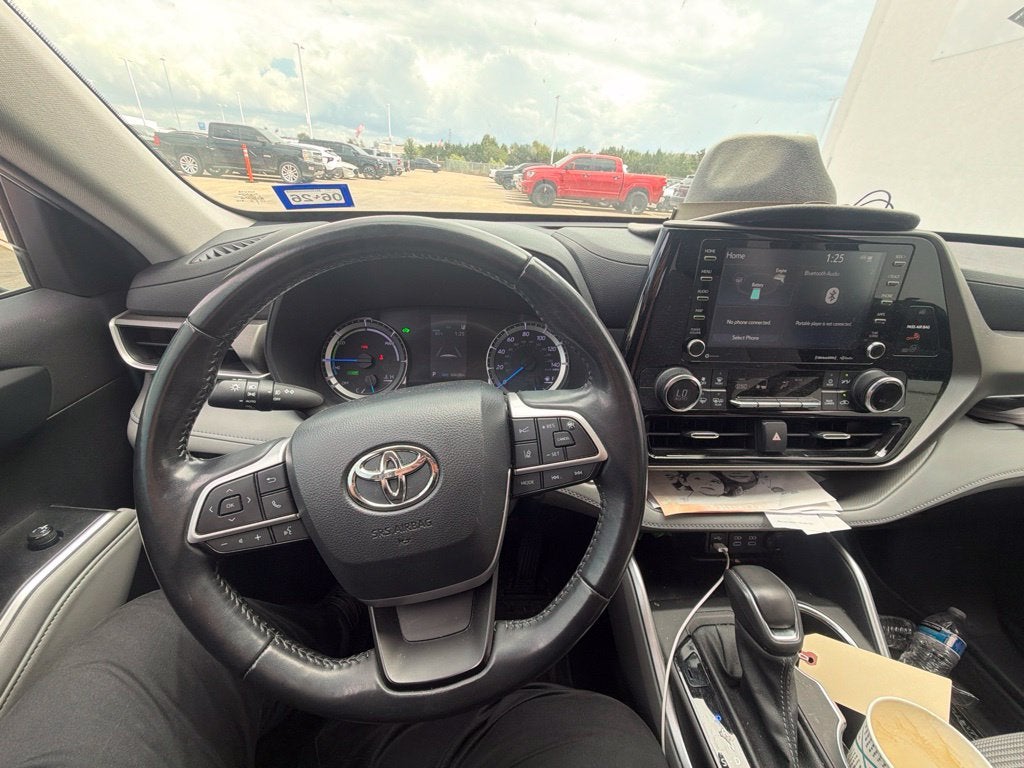 2022 Toyota Highlander Hybrid LE
