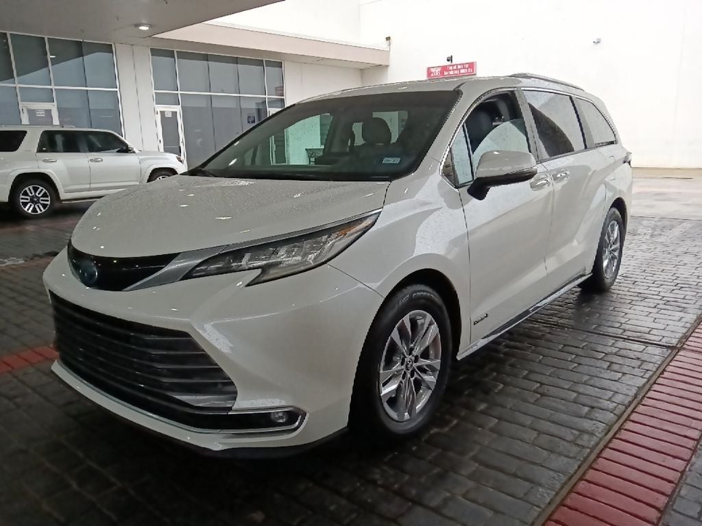 2021 Toyota Sienna Limited 7 Passenger