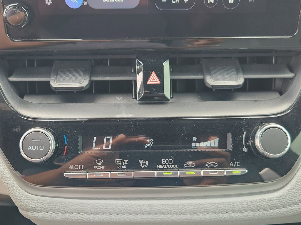 2025 Toyota COROLLA SE