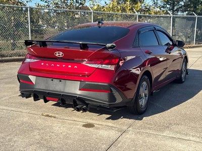 2025 Hyundai Elantra SE
